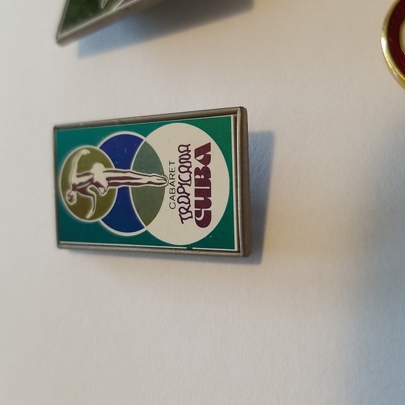 Vintage CUBA PINS (1970s) - Picture 3 of 10